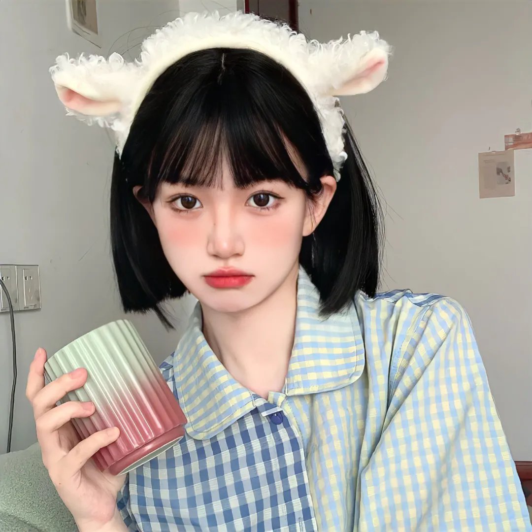 她背后的那双手